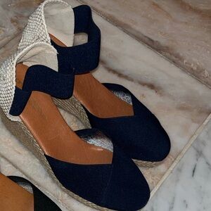 Andre Assous navy blue wedge sandals